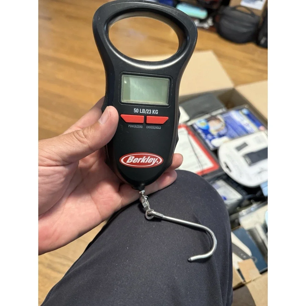 Berkley 50 LB/ 23 KG Fishing Scale. Excellent Condition Needs Battery